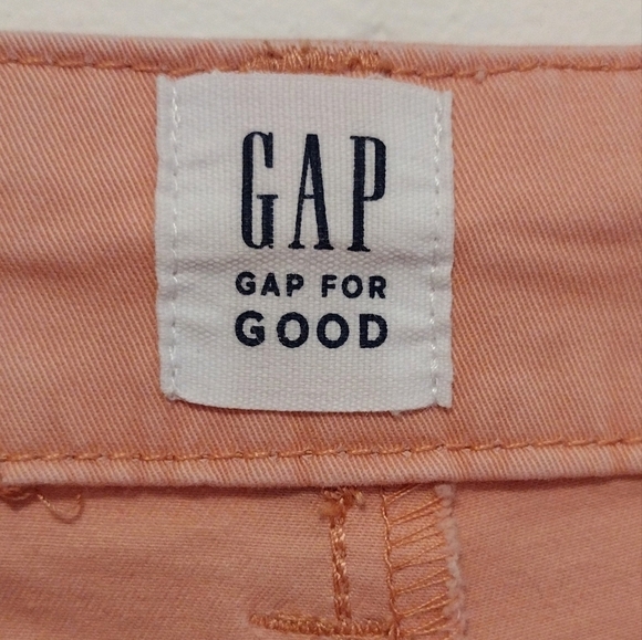 Gap - Girlfriend Khaki Short - Picture 9 of 12